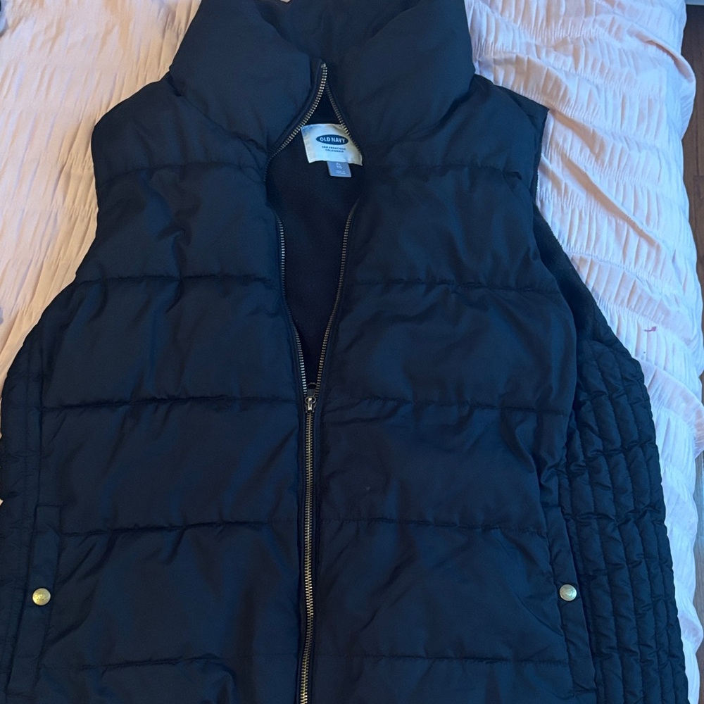 Old Navy Midnight Puffer Vest